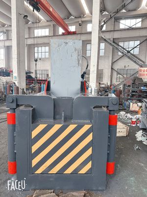 شراء 200T هيدروليك القطع المعدنية بالر الصحافة / معدن إعادة تدوير آلة بالر مع التحكم Plc online manufacture